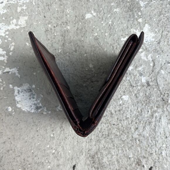 Vintage Louis Vuitton Taiga leather wallet - Picture 5 of 9